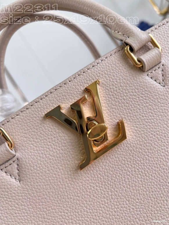 VUITTON Go LOUIS & Lock 0713